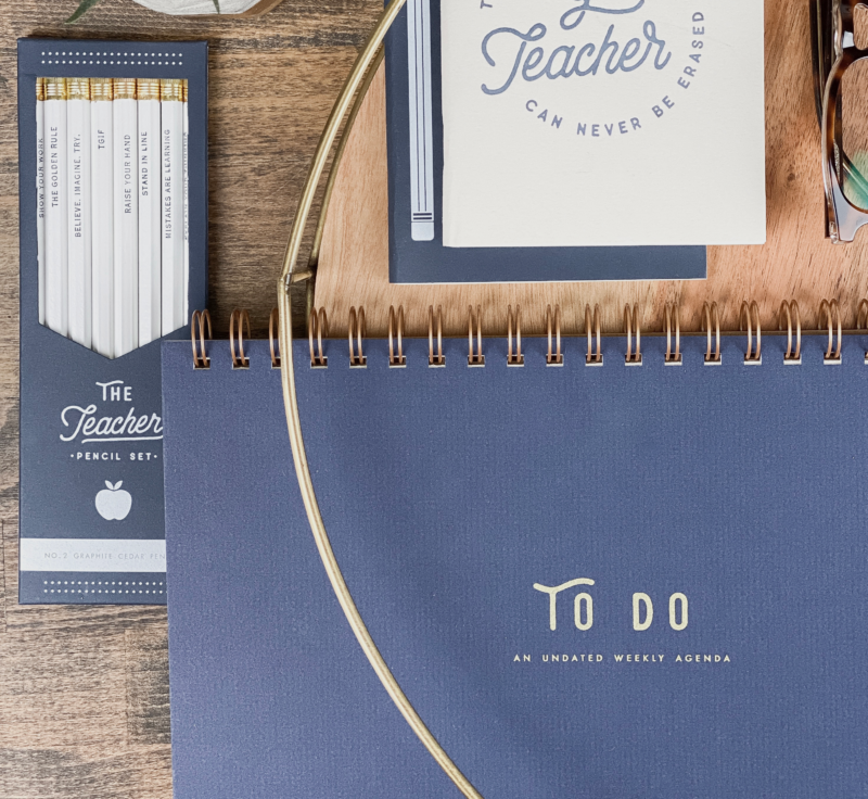 Simple To Do planner and desk